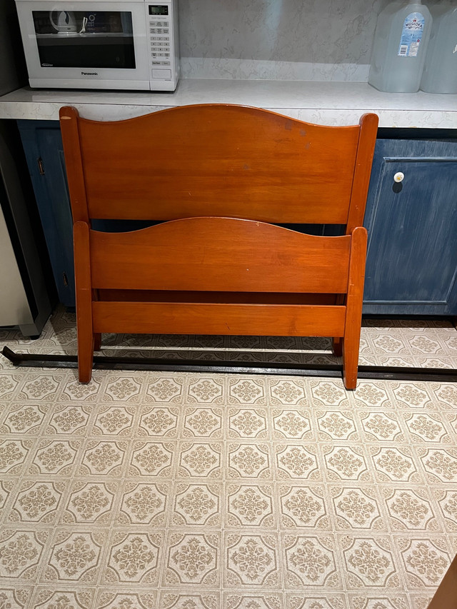 Hardwood Single bed Beds & Mattresses City of Toronto Kijiji