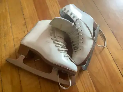 Ice skates Size 4