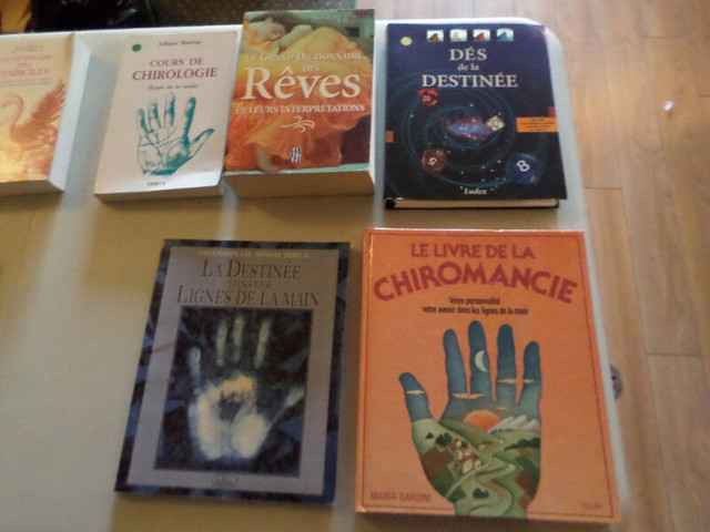 livres de divination, chiromancie , l'astrologie,symbole des rêv dans Autre  à Ville de Québec - Image 2