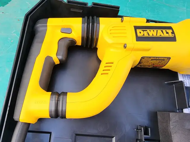 Dewalt D25223 D Handle 3 Mode SDS Hammer Drill Hard Plastic Case in Power Tools in Windsor Region - Image 3