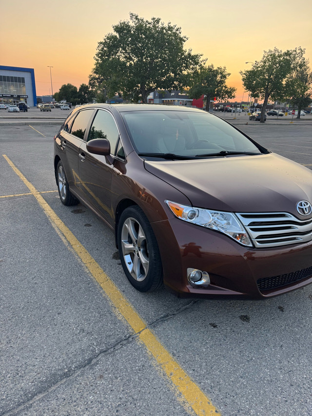 Toyota venza 2012 in Cars & Trucks in Saskatoon - Image 3