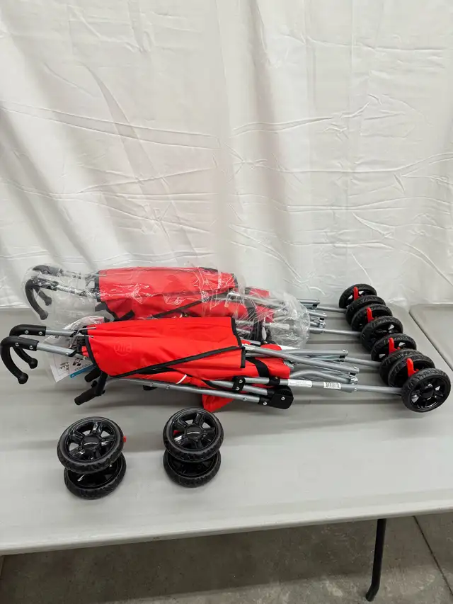 Bily Deluxe Umbrella Strollers x2 in Strollers, Carriers & Car Seats in Hamilton - Image 5