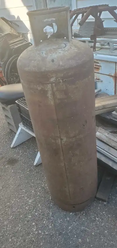 Selling my 100lb Propane Bottle. It's full of Propane, don't use it anymore. Asking $150. Located in...