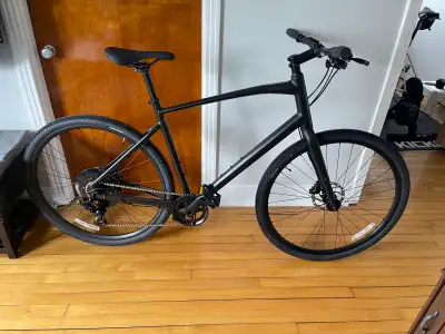 vélo de ville Specialized Sirrus Xl aluminium Comme neuf , View more