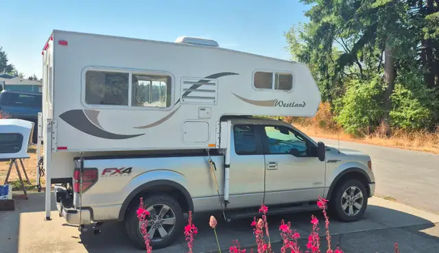 Westland 7.6 Truck Camper in Travel Trailers & Campers in Victoria - Image 3