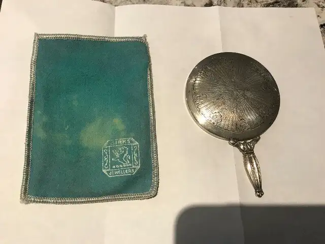 VINTAGE BIRKS STERLING HAND MIRROR WITH OLD ORIGINAL DUST COVER in Arts & Collectibles in Mississauga / Peel Region - Image 2