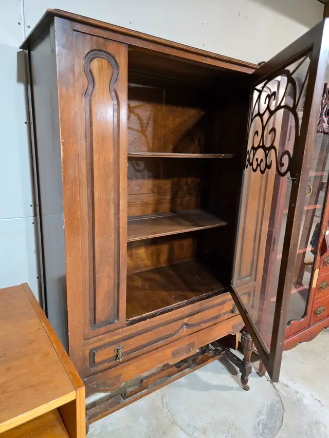 Jacobian style walnut china cabinet 1930s in Hutches & Display Cabinets in Ottawa - Image 3
