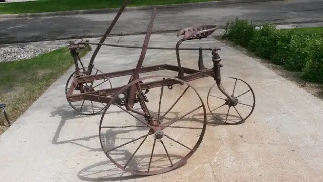 ANTIQUE   Planter/Seeder3 Wheel  angled  Horse Drawn  Planter in Patio & Garden Furniture in Regina - Image 7