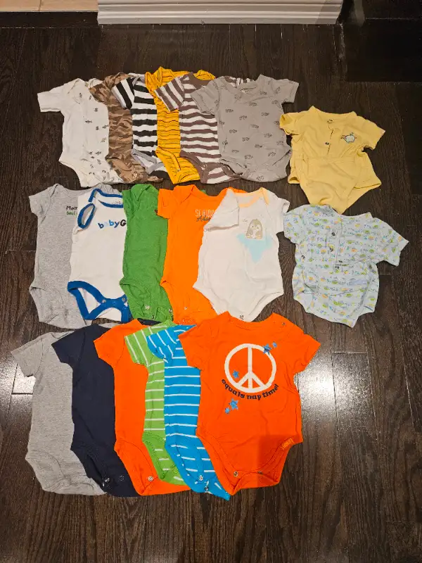Baby clothes bodysuit (size 3 months) short sleeves in Clothing - 0-3 Months in Markham / York Region - Image 2