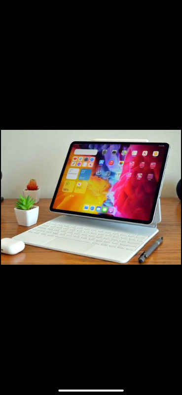IPad Pro 12.9 M2 256GB+ Magic Keyboard  + Apple Pencil 2nd gen dans iPad et tablettes  à Longueuil/Rive Sud - Image 2