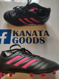Unisex children soccer shoes size 2, adidas, Kanata, ottawa