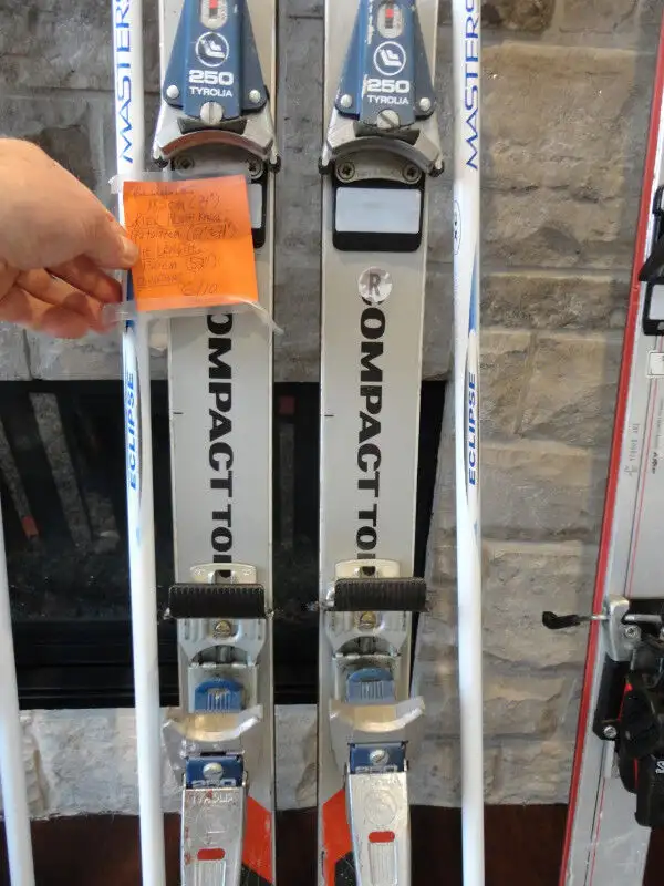 2 pairs of Downhill Skis Great for sleighs or wall hangers in Ski in Kitchener / Waterloo - Image 6