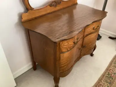 Very old from England…..Belonged to parents and in our household for the past 40 years. Downsizing a...