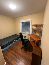 Private room within walking distance to USASK