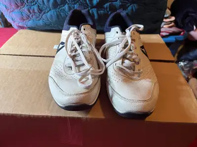 MENS REEBOK SHOES SIZE 10 1/2, View more