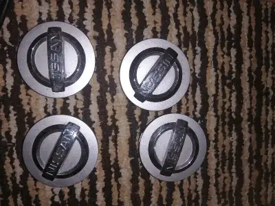 Nissan oem centre caps oem for wheels set OF 4 GREY Nissan centre caps (4) - 30$ Individual caps 10$...