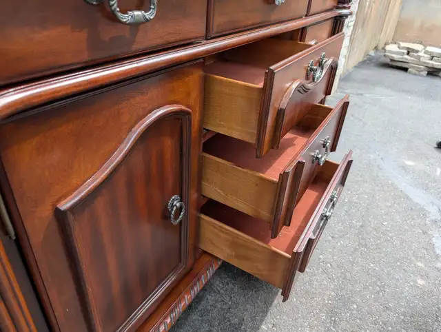 Sideboard Credenza Cabinet Large in Hutches & Display Cabinets in Oakville / Halton Region - Image 8