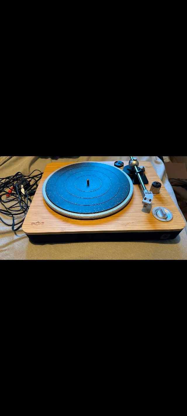 House of marley "Stir it up" Turntable! in Stereo Systems & Home Theatre in Markham / York Region
