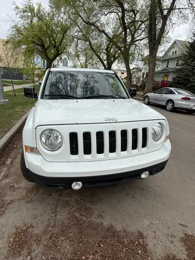2015 patriot 143,xxx Leather interior /heated seats/sunroof New batter Mechanically no issues/no cod...