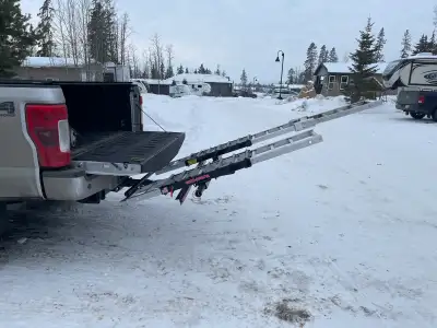 Get ready to load your machines with ease using this Mad Ramps MR2000 loading ramp. This ramp is in...