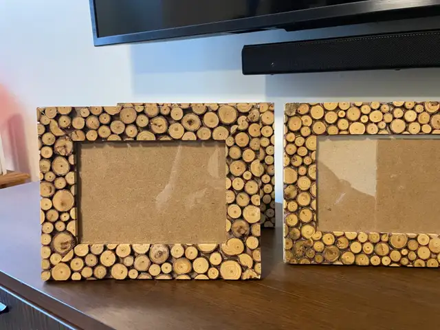 Set of Rustic Wood Slice Photo Frames – Cabin / Farmhouse Decor in Home Décor & Accents in Ottawa - Image 6