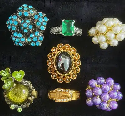 Looking for fun vintage-inspired jewelry without boutique prices? Includes 7 pre-owned fashion/costu...