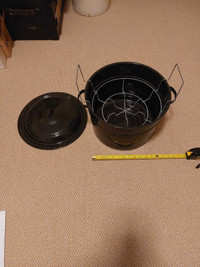 Canning pot with wire basket 