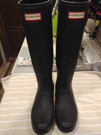 Hunter Women's Waterproof Tall Insulated Rain Boots (Size 8)