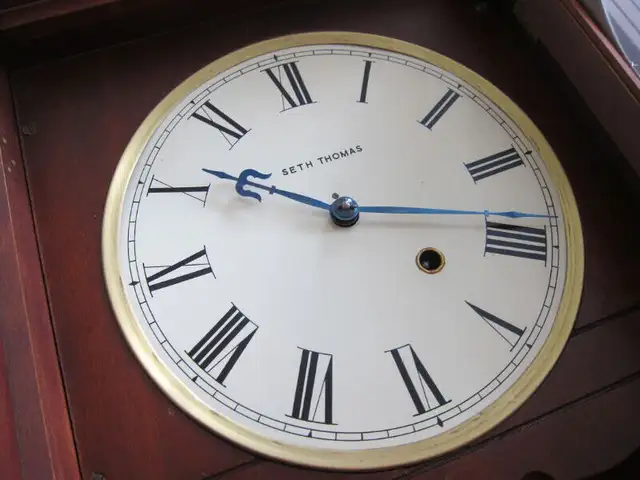 Nice Seth Thomas Queen Anne Wall Clock in Other in Ottawa - Image 4