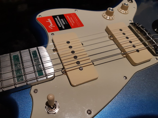 Fender Limited Edition American Professional Jazzmaster 2020 in Guitars in Barrie - Image 3