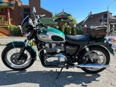 for sale is a very good condition motorcycle, Triumph Bonneville, made in England, original parts, n...