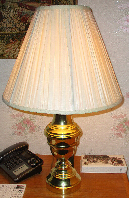 Rare Vintage Brass Desk Lamp, 27" high with lampshade in Indoor Lighting & Fans in Kelowna - Image 4