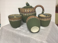 Teapot, Green with bird on lid, plus 3 cups