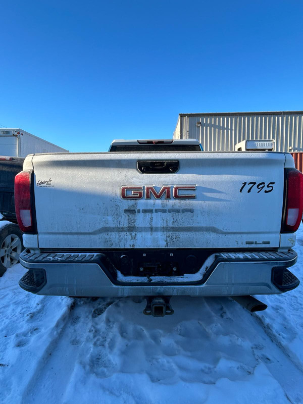 2021 GMC SIERRA CREW CAB 2500 6.0L 4X4 FOR PARTS! in Auto Body Parts in Calgary - Image 4