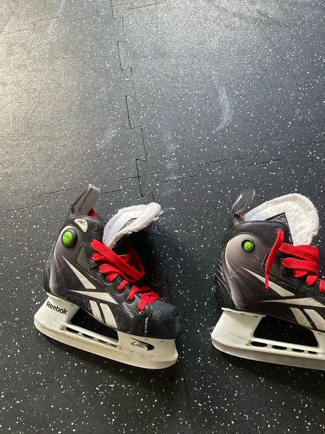 kids hockey skates in Hockey in Ottawa - Image 2