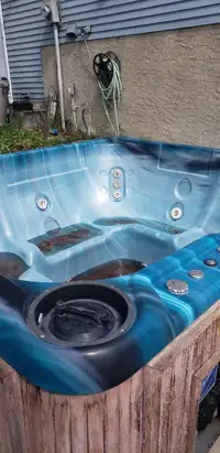 Free Hot Tub For Parts must take it whole..Pacific Spas