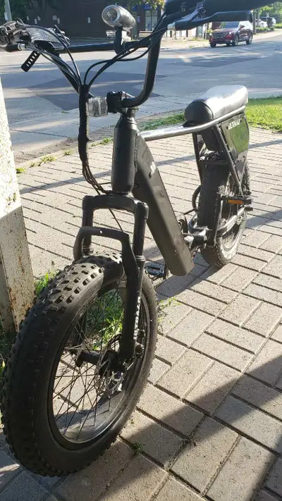 Hyper 40 36v electric pedal assist with charger. Like new, couple scratches but nothing bad at all.
