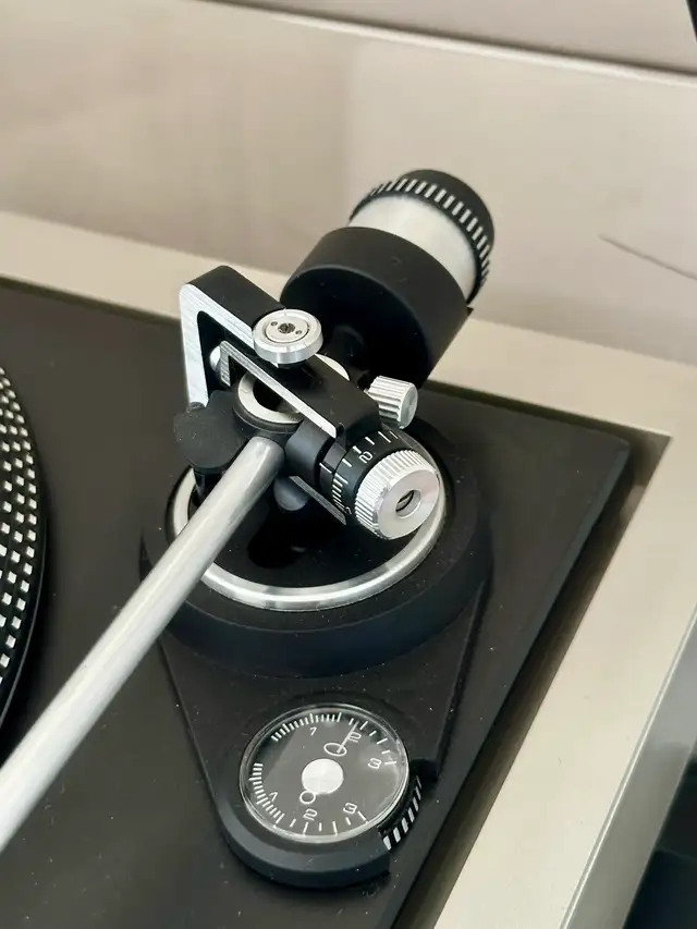 Dual 506 Belt Drive Turntable w/ Shure Cartridge in Stereo Systems & Home Theatre in Calgary - Image 7