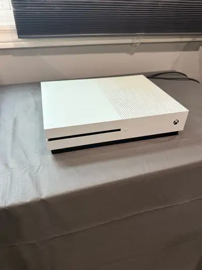 Mint condition Xbox One S 365 GB internal storage. Will provide one great condition Xbox controller....