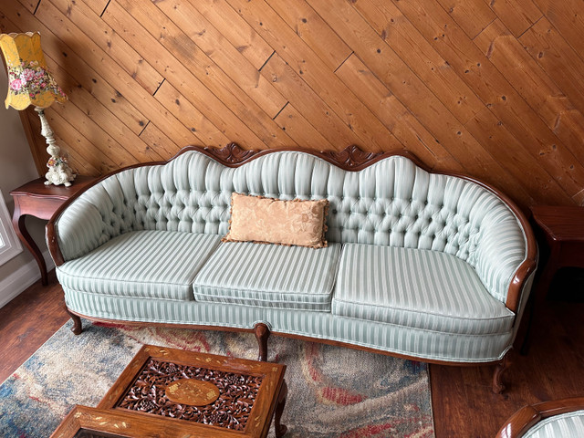 3 Piece Victorian Style Sofa dans Sofas et futons  à Région des lacs Kawartha - Image 4
