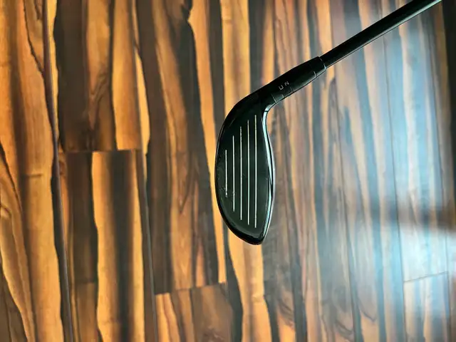 Titleist TSr2 Left Handed 3 Wood in Golf in City of Toronto - Image 3