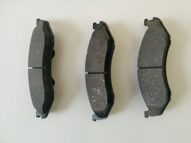 NEUF - 3 Plaquettes de freins avant pour Jeep Cherokee 2000 in Other Parts & Accessories in Sherbrooke - Image 2