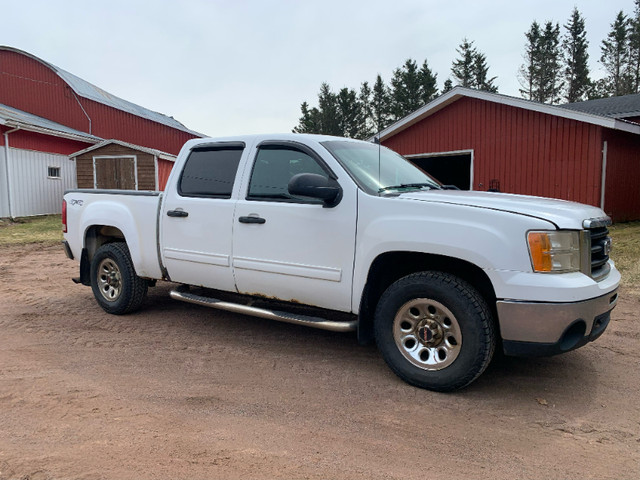 2012 GMC Sierra 1500 SL 4WD Crew Cab in Cars & Trucks in Summerside