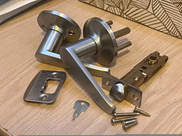 Silver hardware Door handle491788863695104002