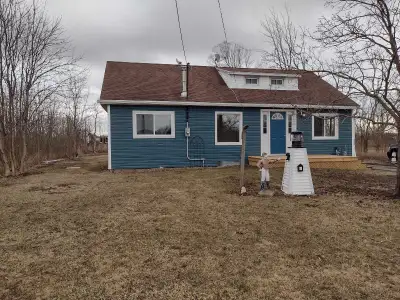 Private sale Dunnville Charming 1.5 story home in Dunnville - minutes from lake Erie! 4 bedrooms 4 p...