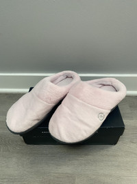 Isotoner women’s slippers size 7.5-8