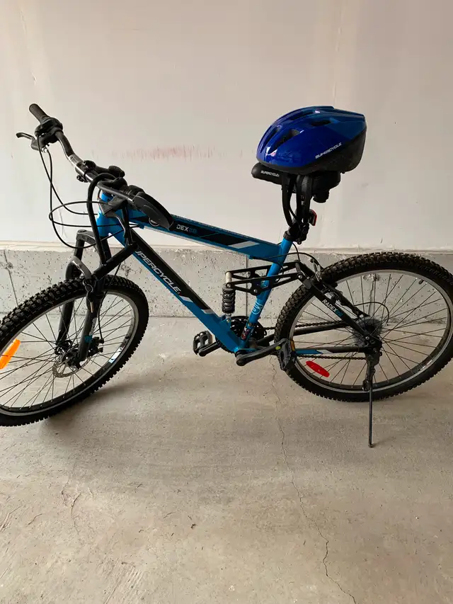 Bicycle and attachments in Road in Kawartha Lakes - Image 2