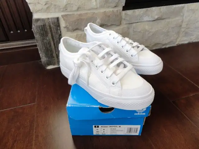 New Womens Adidas Nizza Trefoil Running Shoe Sneakers Size 5 1/2 in Women's - Shoes in Kitchener / Waterloo - Image 2