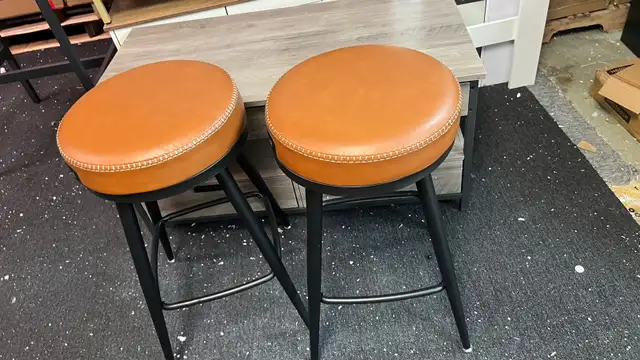 Kitchen Counter Stools, Breakfast Stools, Synthetic Leather with in Chairs & Recliners in Markham / York Region - Image 2
