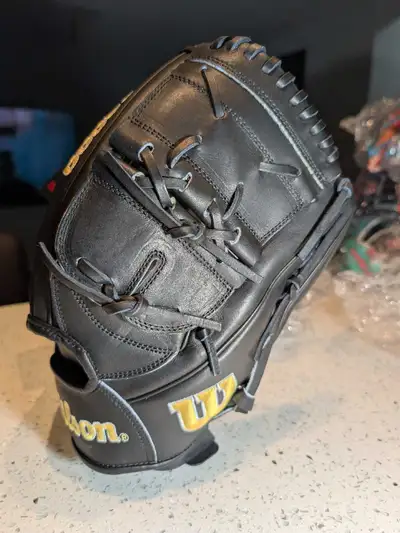 NEW Wilson A2000 Model B2 12" RHT, View more